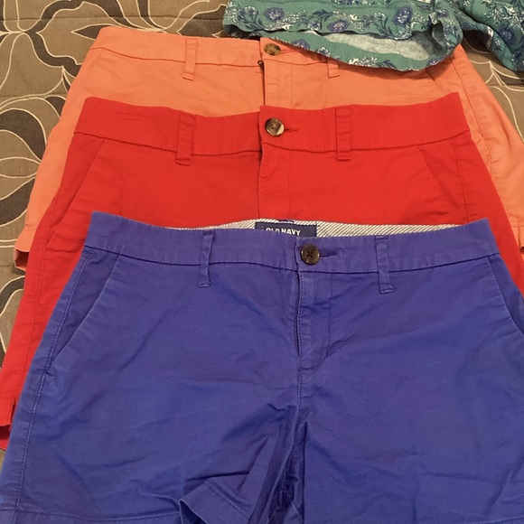 Eight Old navy size 2 shorts - Picture 3 of 3